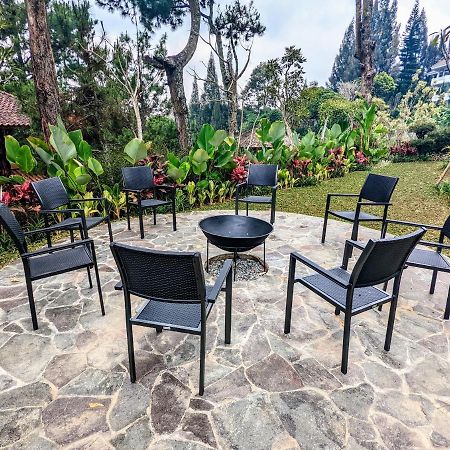 Cottonwood Exclusive Villa @Lembang Asri - Jacuzzi Playground Netflix Billyard エクステリア 写真
