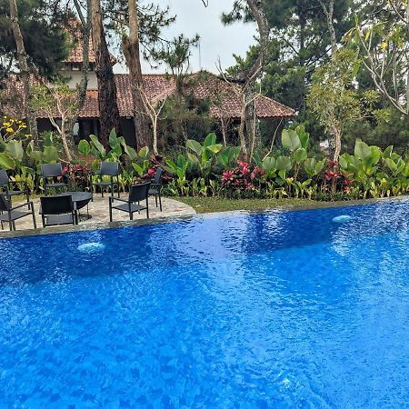 Cottonwood Exclusive Villa @Lembang Asri - Jacuzzi Playground Netflix Billyard エクステリア 写真