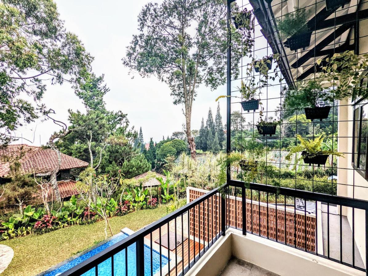 Cottonwood Exclusive Villa @Lembang Asri - Jacuzzi Playground Netflix Billyard エクステリア 写真