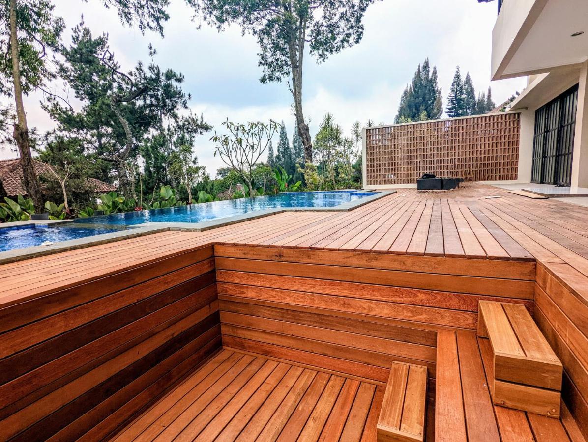 Cottonwood Exclusive Villa @Lembang Asri - Jacuzzi Playground Netflix Billyard エクステリア 写真