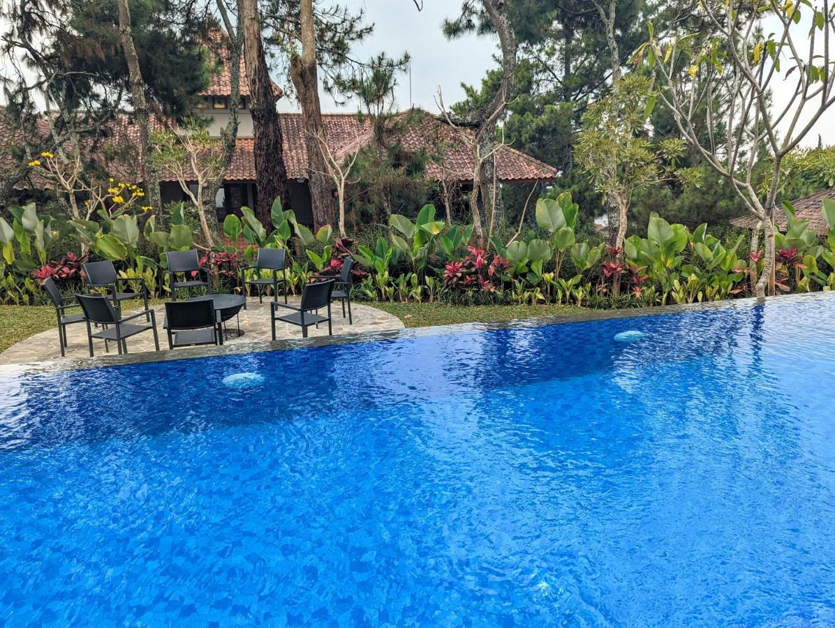Cottonwood Exclusive Villa @Lembang Asri - Jacuzzi Playground Netflix Billyard エクステリア 写真